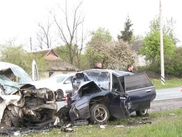 Тіла потерпілих вирізали з авто: на Вінничині – жахлива аварія
