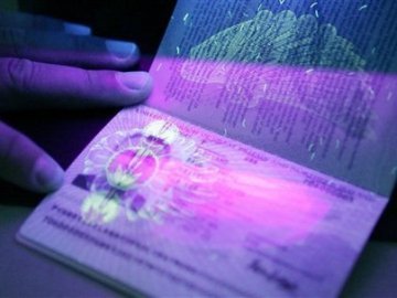 Біометричні паспорти українцям обіцяють цього року