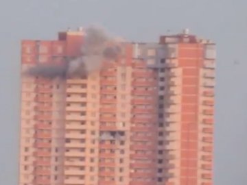 Відео обстрілу луганської багатоповерхівки