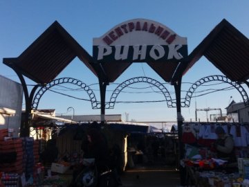 Старий ринок у Луцьку працює з порушеннями