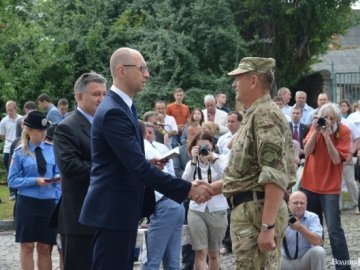 У Луцьку Яценюк нагородив бійців батальйону «Світязь». ФОТО
