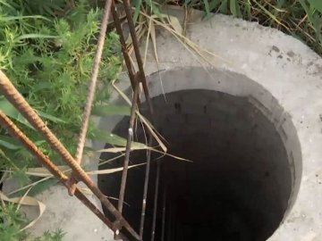 На Київщині під час чистки каналізаційної ями загинуло троє людей