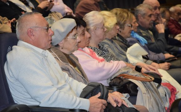 У Луцьку пенсіонери безкоштовно подивилися фільм «Богемна Рапсодія»