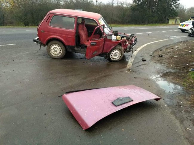 На трасі Рівне-Володимир-Волинський зіткнулися дві автівки: троє постраждалих. ФОТО