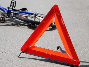 На Волині водій іномарки збив велосипедиста та втік