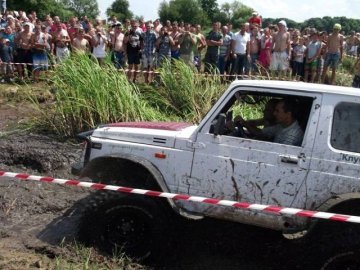 Волинян кличуть на Jeep Fest в Хрінниках