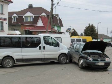 Два автомобілі не поділили дороги: ДТП у Володимирі-Волинському. ФОТО