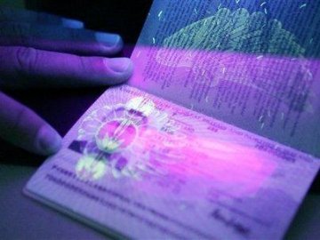 Кабмін виділить кошти на видачу біометричних паспортів