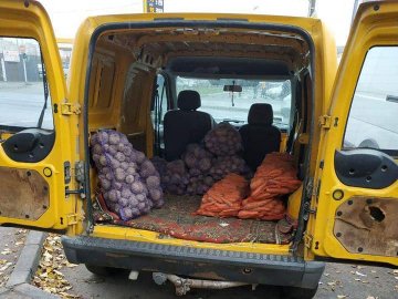 Оштрафували чоловіків, які торгували з авто в Луцьку