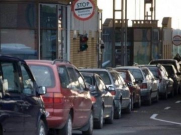 У чергах на кордоні з Польщею скупчилося понад тисяча автомобілів