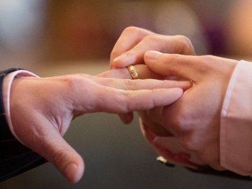 В Ірландії двоє дідів вирішили одружитися, щоб не платити податки