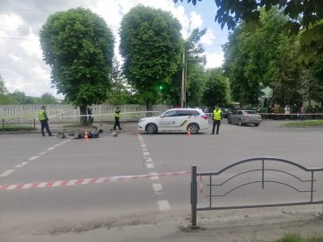 У Луцьку біля відділку поліції – аварія за участі мотоцикліста. ФОТО