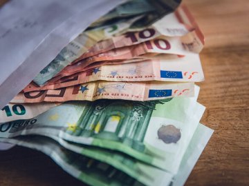Долар і євро знову подорожчали: курс валют у Луцьку на 24 жовтня