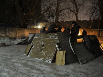 Блокування ВВшників у Луцьку: п'ята ніч. ФОТО