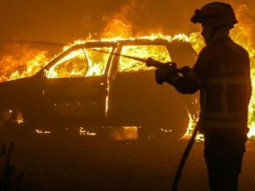 У центрі Одеси спалили автомобіль судді