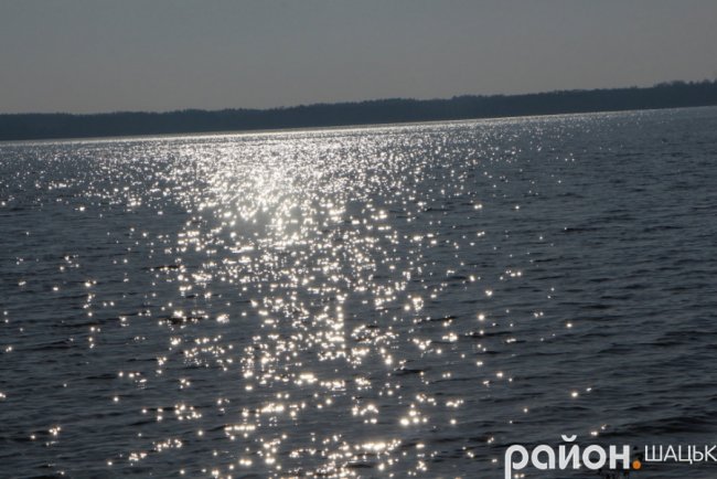 Сонячна осінь на волинському озері. ФОТО