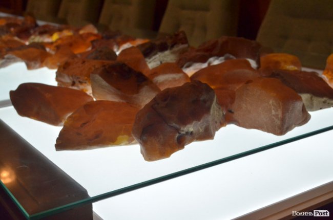 Перший на Волині аукціон з продажу бурштину: хто і за скільки купував «сонячне каміння». ФОТО