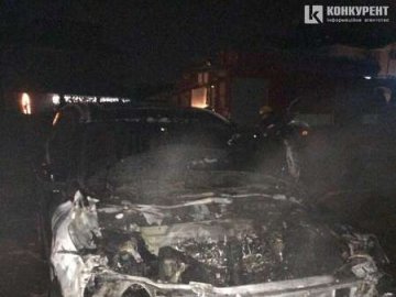 Автівка, яка нещодавно згоріла біля Луцька, належала працівниці сервісного центру МВС
