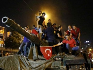 Колишній командувач ВПС Туреччини зізнався в організації заколоту