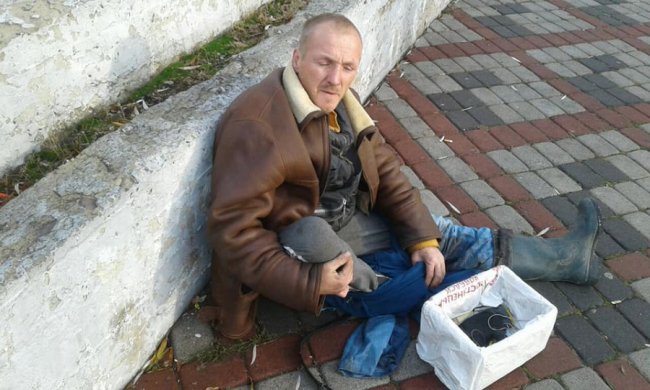 У центрі Луцька зловили шахрая, який просив милостиню