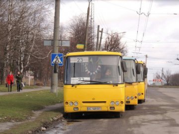 Перевізники грозяться закрити бізнес, якщо Луцькрада не підніме вартість проїзду у маршрутках. ВІДЕО