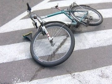 Велосипедистів просять бути уважними на дорозі