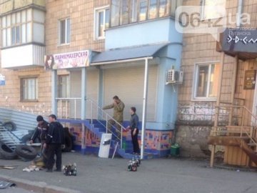 Біля луганської СБУ сепаратисти готують «коктейлі Молотова»