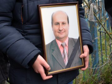 Народні депутати, чиновники, мери: хто прийшов на похорон Сергія Віннічука