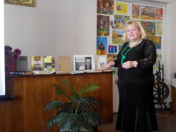 У луцькій бібліотеці відбувся вечір гумору. ФОТО У луцькій бібліотеці відбувся вечір гумору. ФОТО