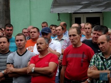 Волинські шахтарі пишуть заяви на звільнення. ФОТО. ДОКУМЕНТ
