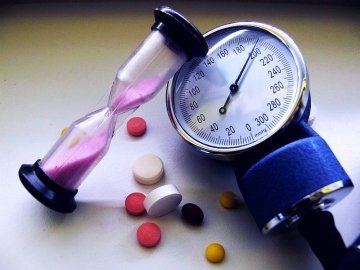 «Покращення» в аптеках: тиск «зашкалює», а ліки – лише за рецептами