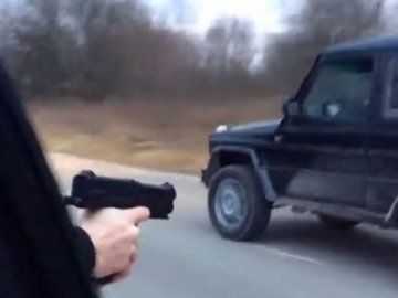 На Львівщині патрульні стріляли по автомобілю водія-порушника