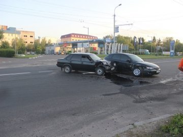 Аварія в Луцьку: зіткнулися легковики. ФОТО