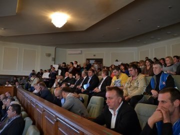 Депутати Волинської облради закликали Порошенка ввести воєнний стан 