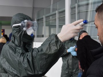 За добу в Україну в'їхало понад 15 тисяч людей: у одного чоловіка тест підтвердив коронавірус
