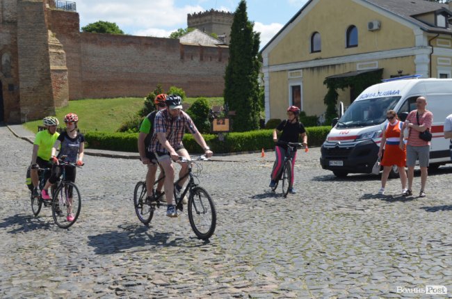 «Бачу! Можу! Допоможу!»: у Луцьку стартував велопробіг за участю незрячих людей. ФОТО
