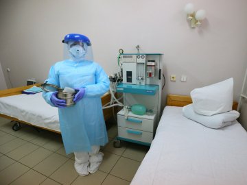 Українським лікарям, які задіяні у боротьбі з коронавірусом, доплачуватимуть до 200% зарплати