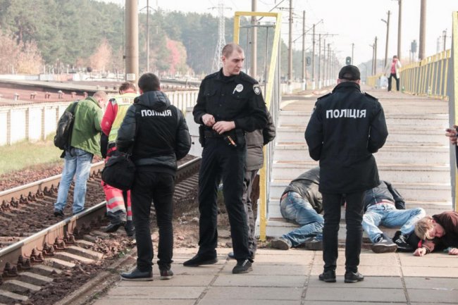 У Києві швидкісний потяг «Інтерсіті» збив на смерть чоловіка. ФОТО 18+