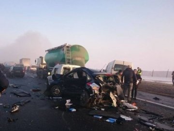 У Польщі внаслідок аварії зіткнулось понад 60 автівок