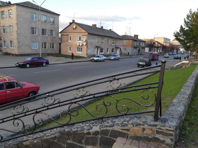 Показали, як у  Рожищі облагородили сквер. ФОТО