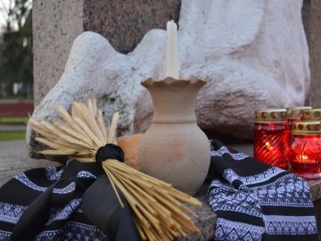 Колоски і свічі: у Ковелі пом’янули померлих під час голодоморів