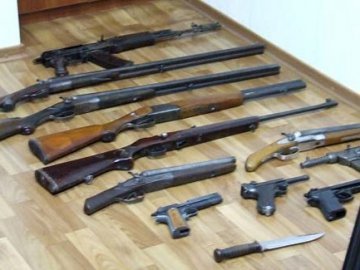 Нововолинські міліціонери просять добровільно здати зброю