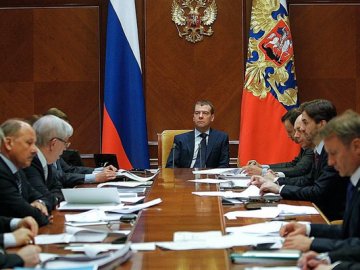 Російський уряд у повному складі подав у відставку