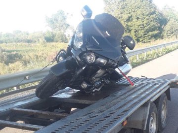 Їхав з Волині у Київ до дівчини: у кюветі знайшли травмованим мотоцикліста