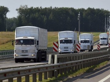 Російські вантажівки з гуманітаркою вже на території України