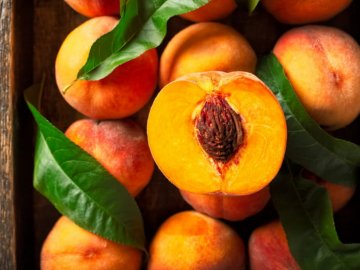 Солодкі та соковиті: як обрати персики - поради віж шеф-кухаря