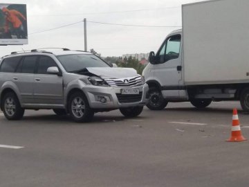 Аварія під Луцьком: позашляховик врізався у вантажівку. ФОТО