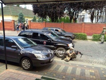 Перестрілка у Мукачево: є поранені. ФОТО.ВІДЕО