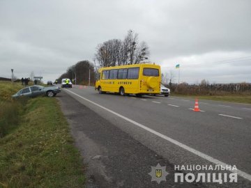 Аварія на Львівщині за участі шкільного автобуса: 10 дітей – у лікарні