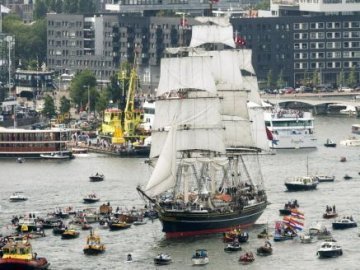 Вражаючий парад історичних кораблів у Амстердамі. ФОТО